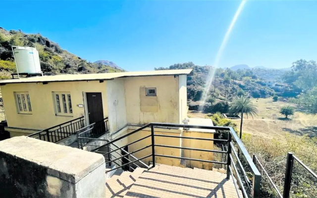 SHIKHAR BUNGLOW - A Stunning Valley View Bungalow in Mount Abu