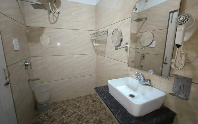 Capital O 9415 Hotel Ricky International