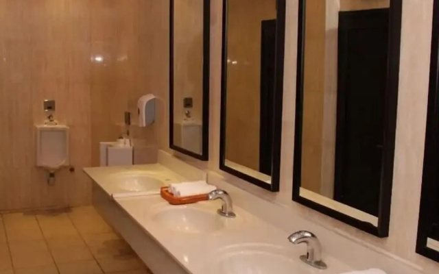 Owu Crown Hotel