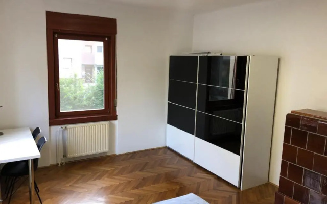 Huge BBQ Garden, Spacious Flat, AC, Free Parking 2