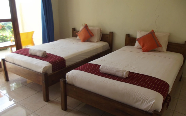 CF Komodo Hotel