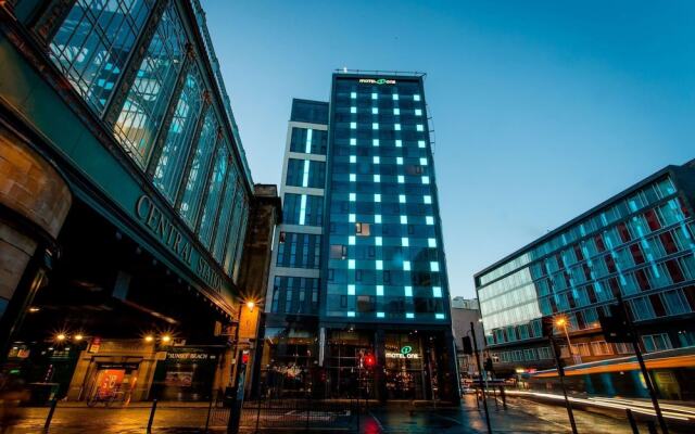 Отель Motel One Glasgow вид на фасад