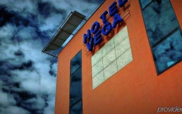 Отель Business Hotel Vega Польша, Вроцлав - отзывы, цены и фото номеров - забронировать отель Business Hotel Vega онлайн вид на фасад