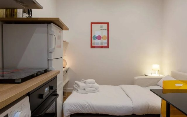 Cozy Apartment for 4 near Sol