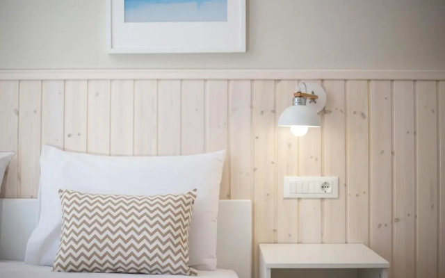Avi Suites 2