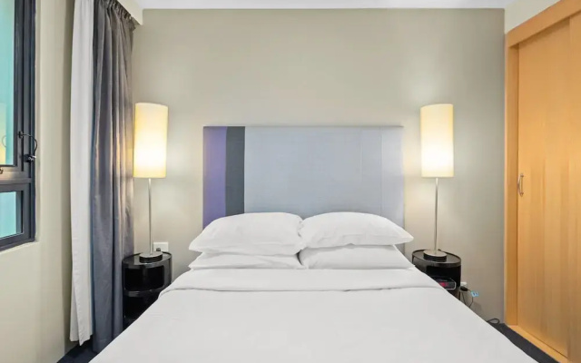 Contemporary 1-bed First Floor Unit With Pool