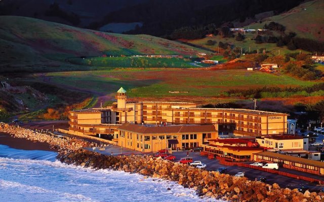 Pacifica Lighthouse Hotel Trademark Collection by Wyndham in Pacifica, United States of America from 200$, photos, reviews - zenhotels.com hotel front