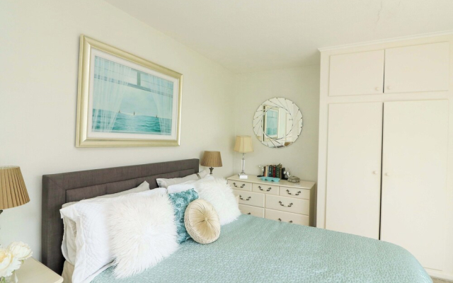 3 Chantry Hill