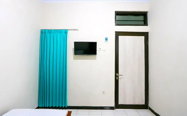 OYO Living 3187 Kost Putri Bu Chris