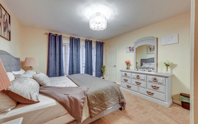 Enchanting Puyallup Home w/ Spacious Deck!
