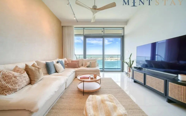 Luxury Sea View Living on Emaar Beachfront