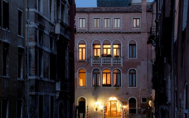 Venice Roulette Hotel 4 вид на фасад