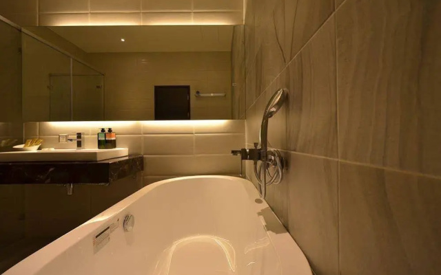 Airline Inn Taichung Green Park Way