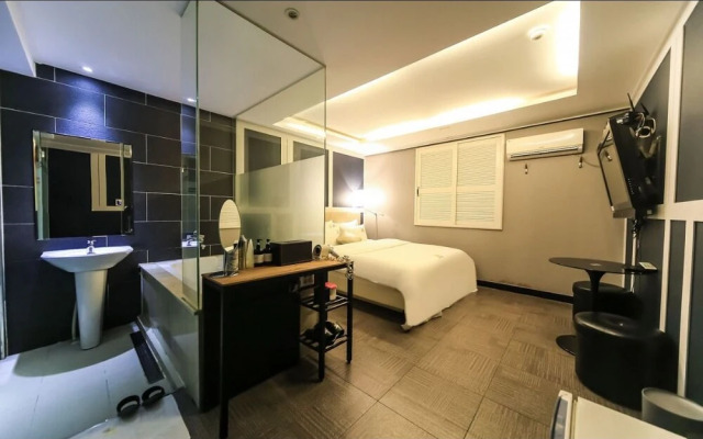 September Hotel