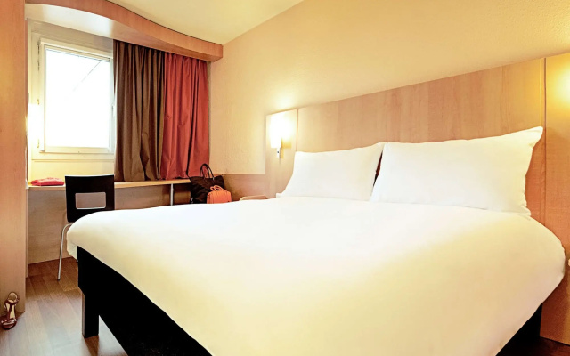 ibis Macae