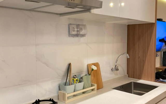 Skystory.inn warm and cozy studio @Skyhouse BSD