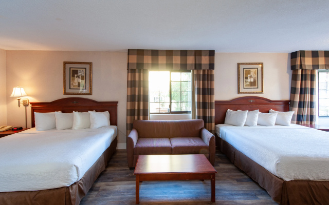 Studio City Court Yard Hotel