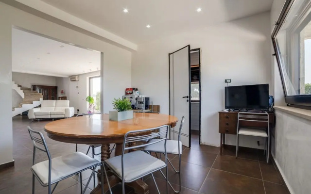 Villa in Nissoria With Private Pool