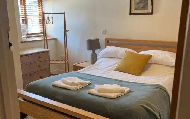 Dee Valley Country Escape - Sleeps 4 & Hot Tub
