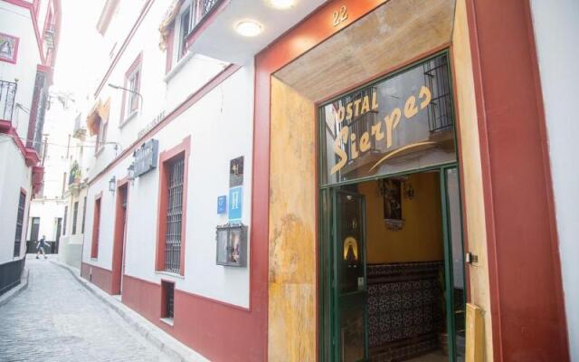 Отель Hostal Sierpes вид на фасад