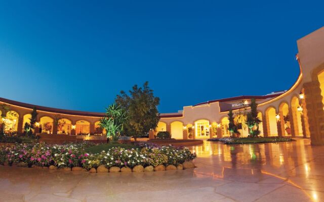 Отель Coral Beach Resort Tiran вид на фасад