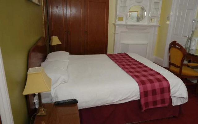 Wimblehurst Hotel