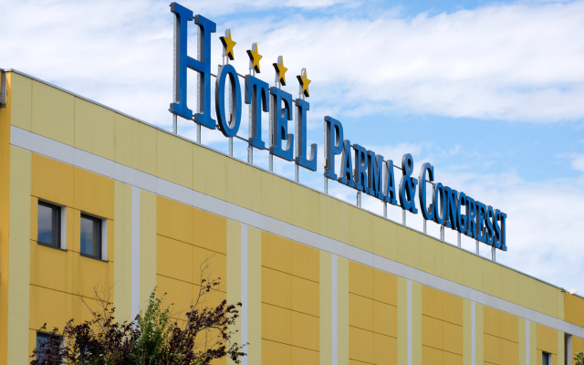 CDH Hotel Parma & Congressi Парма вид на фасад