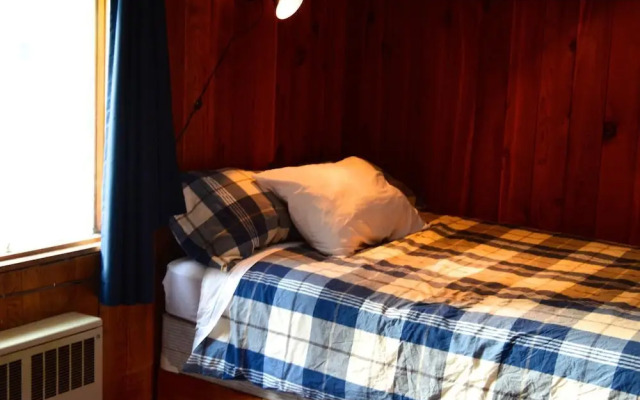 Red Shutter Inn
