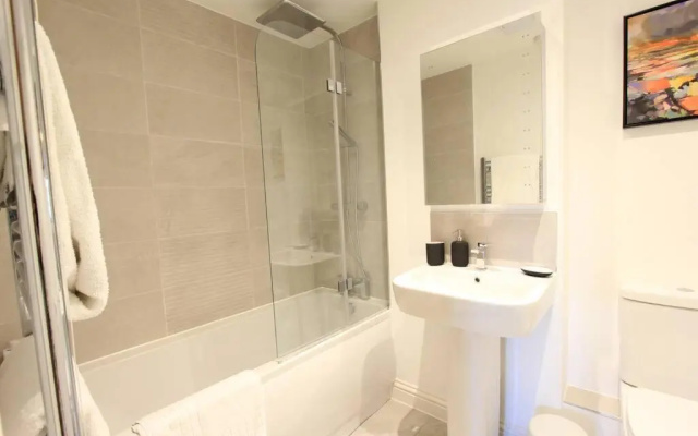 Cabot Mews Apartment 6