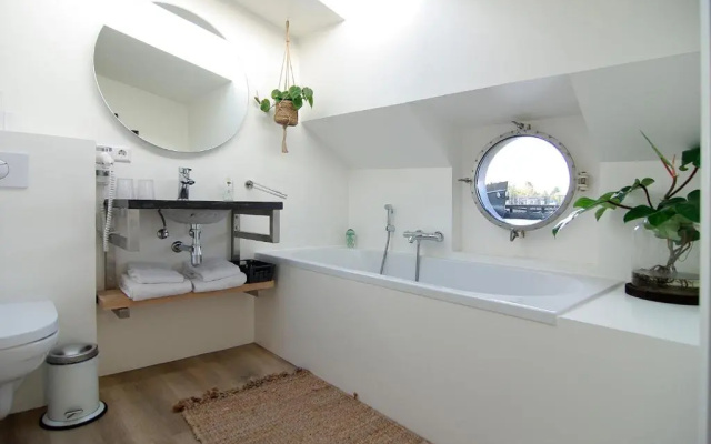 Eco HouseBoat