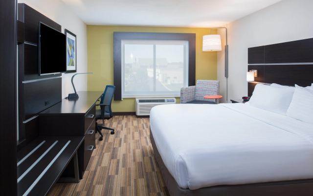 Holiday Inn Express Hotel & Suites Bismarck by IHG