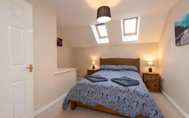Darlington 3 bed House Near Train Station