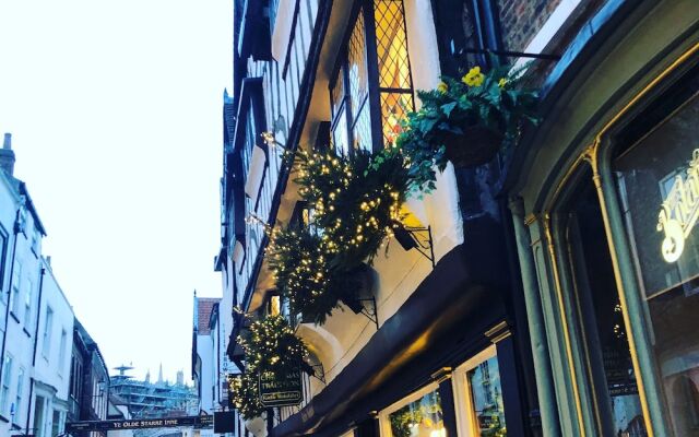 Отель Queen Street вид на фасад