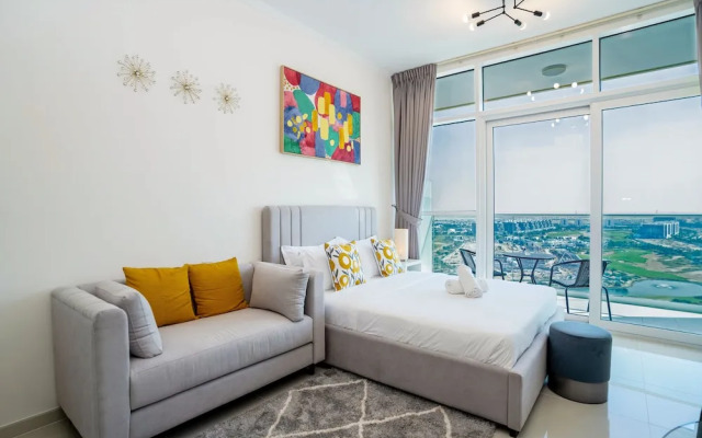 Tanin - Stunning Dubai Skyline View From this Sleek Studio