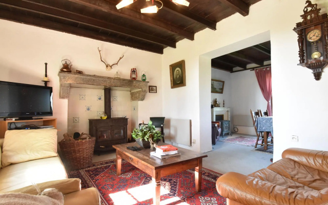 Countryside Holiday Home in Decize near Town Centre