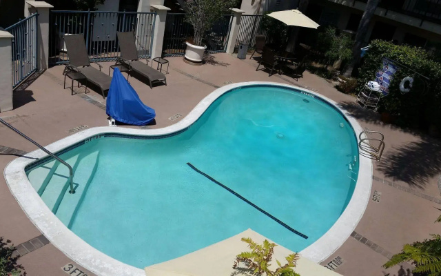 Tarzana Inn