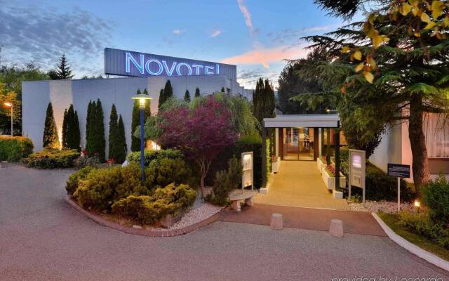 Отель Novotel Genève Aéroport France Франция, Ферней-Вольтер - отзывы, цены и фото номеров - забронировать отель Novotel Genève Aéroport France онлайн вид на фасад