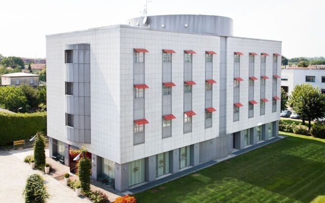 Hotel Senator Горгонцола вид на фасад
