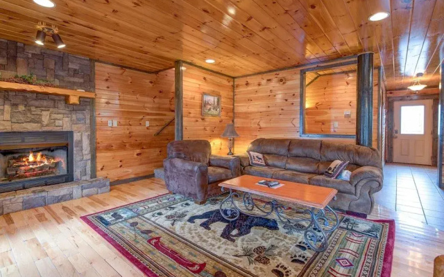 Standing Bear Lodge by Jackson Mountain Rentals
