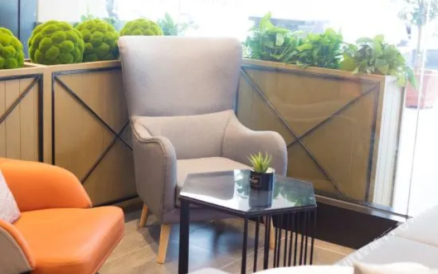 Ginza Inn (Qingdao Golden Beach Xiangjiang Road Subway Station Branch)