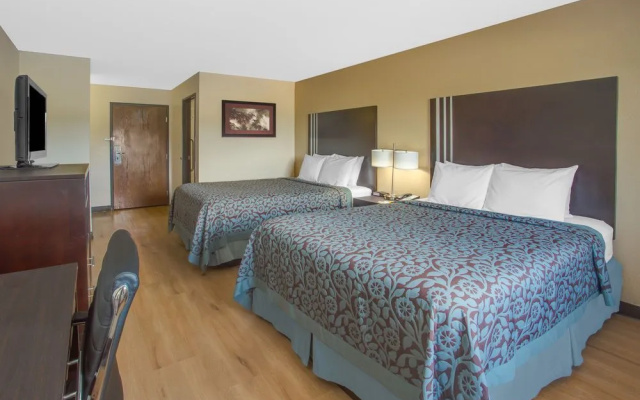 Days Inn Le Roy - Bloomington Southeast