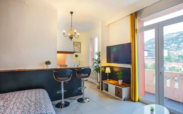 #3 Toulon CENTRE, BALCON, LUMINEUX, STATIONNEMENT FACILE, TOUT CONFORT
