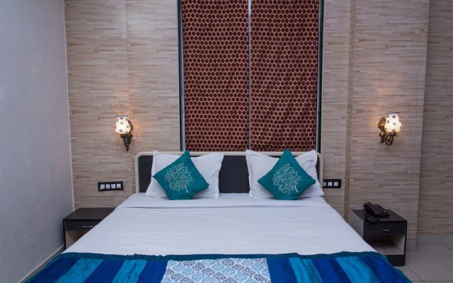 OYO 11716 Hotel Everest