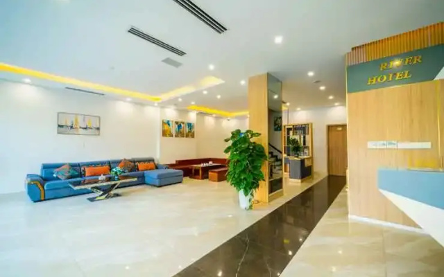River Hotel