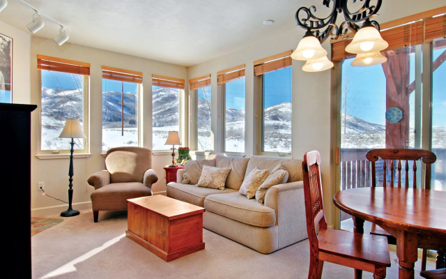 Crestview Condominiums by All Seasons Resort Lodging