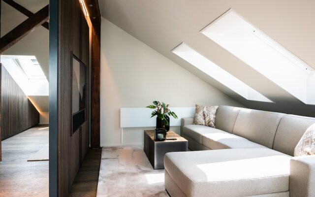 Апартаменты Airhome Limmatquai River View Apartment Цюрих комната для гостей