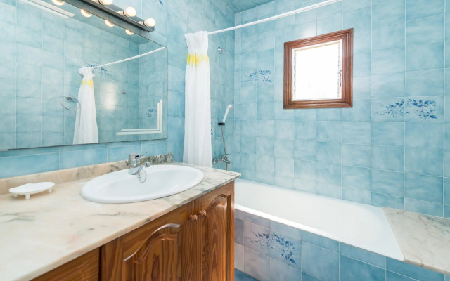 BARCELO-DANUS - Chalet with terrace in Porto Colom. Free WiFi