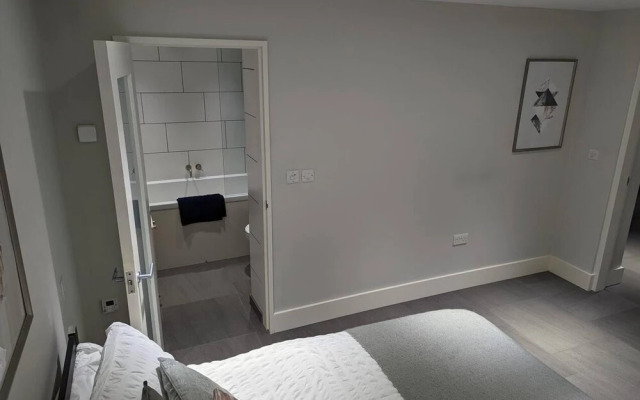 Captivating 1-bed Apartment in Bath With Parking