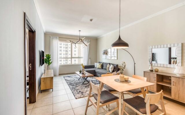 Bright Apartment in the Heart of Marina 1