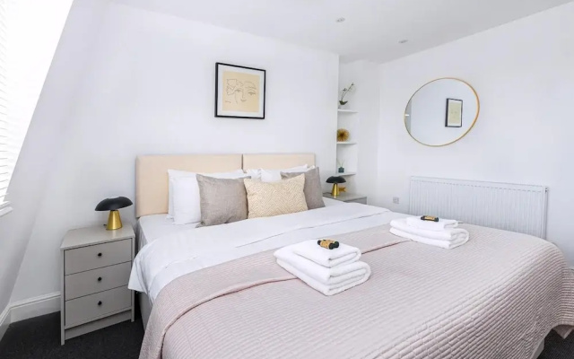 Stylish Three-bed Flat in Marylebone